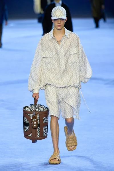 Look 17